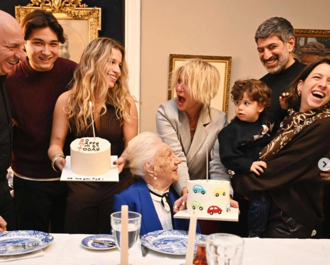 40-ı çıxmamış ailəsi ad günü etdi, tənqid edildi - FOTO
