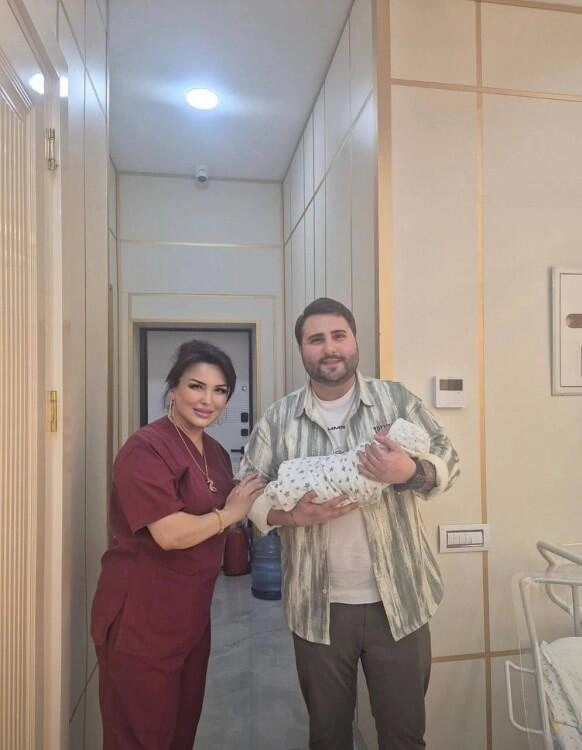 Nadir yeni doğulan nəvəsini PAYLAŞDI - FOTO