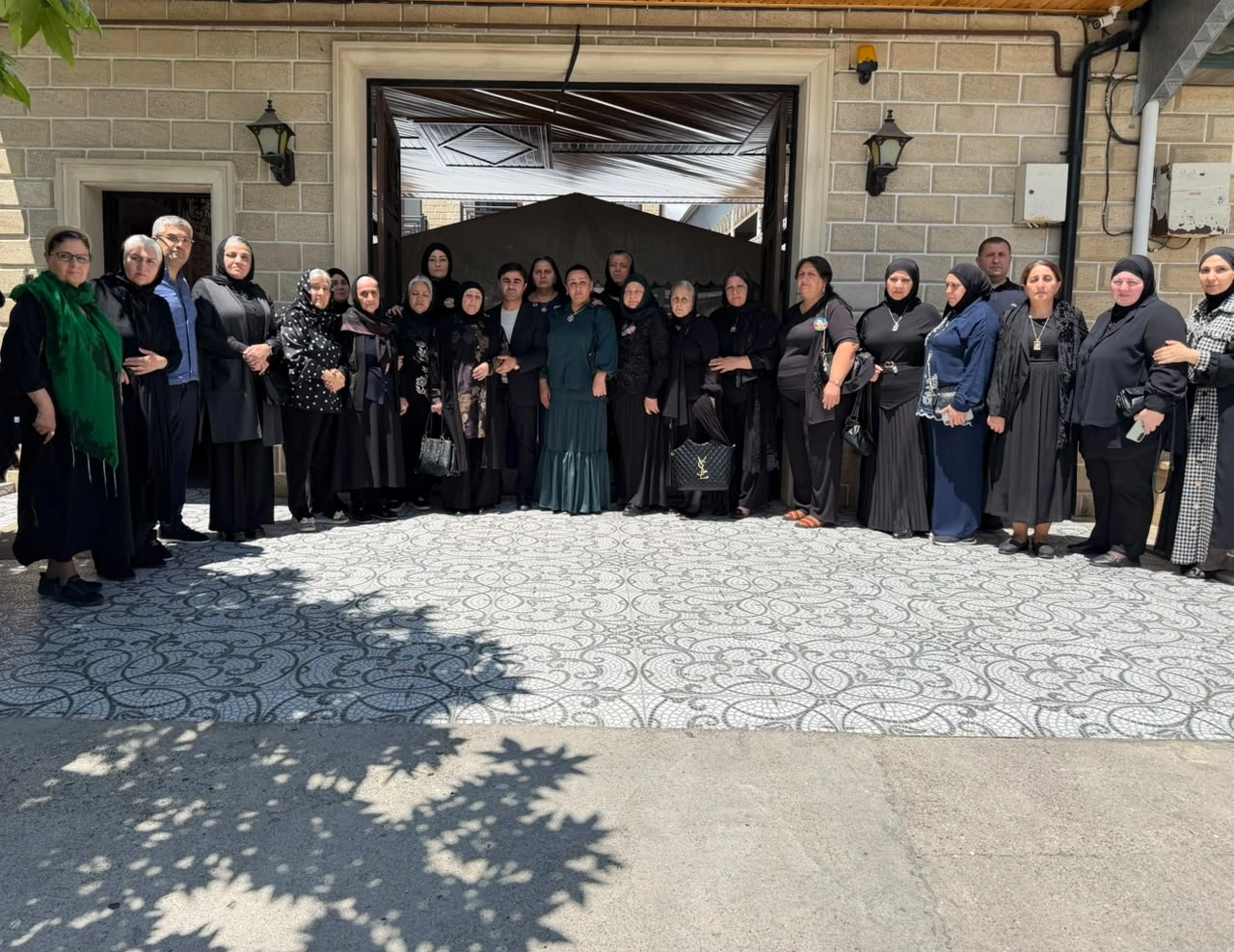 Şəhid anaları Mirələm Mirələmovun acısını bölüşmək üçün yanında oldular – VİDEO, FOTO