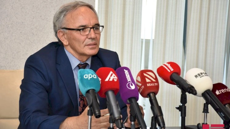 Təhsil məsələsini baş örtüyü səviyyəsinə endirmək...