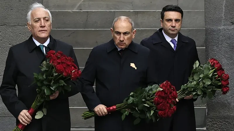 Paşinyan qondarma abidəni ziyarət etdi