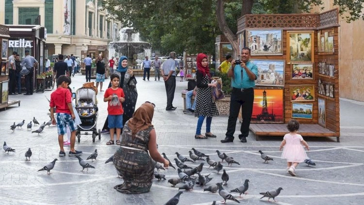 Azərbaycana gələn turistlər 5 ayda təxminən 1 milyard manat xərcləyib