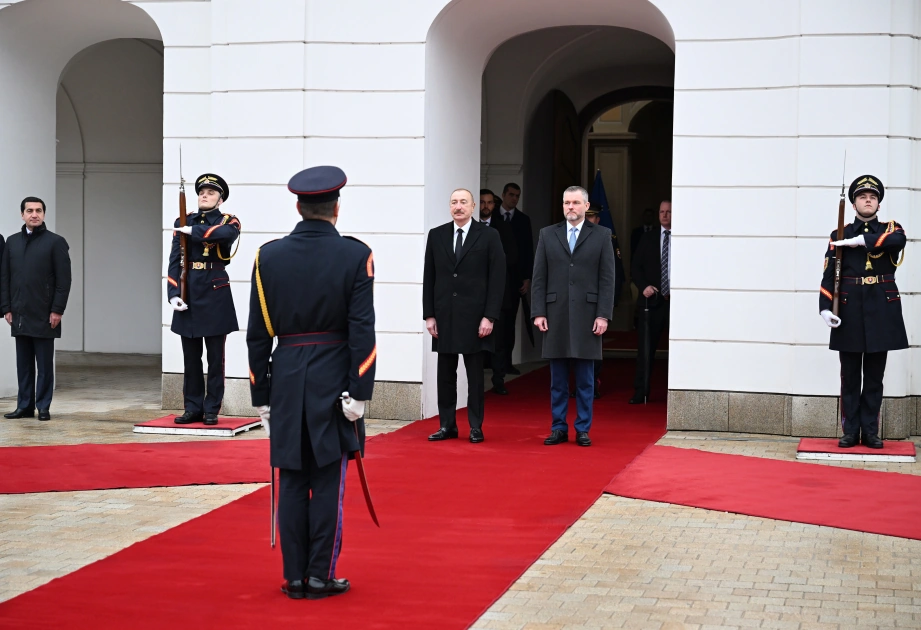 Prezident İlham Əliyevin Bratislavada rəsmi qarşılanma mərasimi oldu - Fotolar