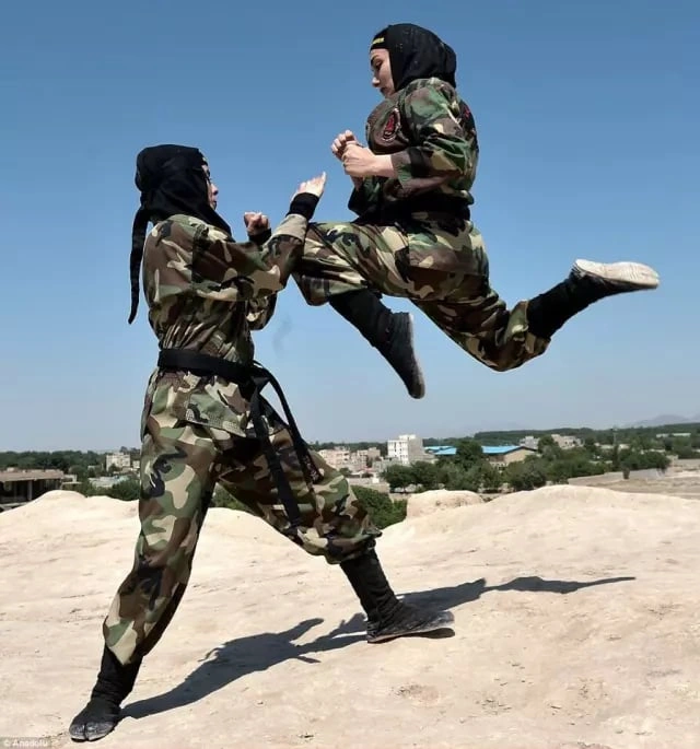 İranın Görünməz ordusu: 25 min qadın ninja yetişdirilib - FOTOLAR