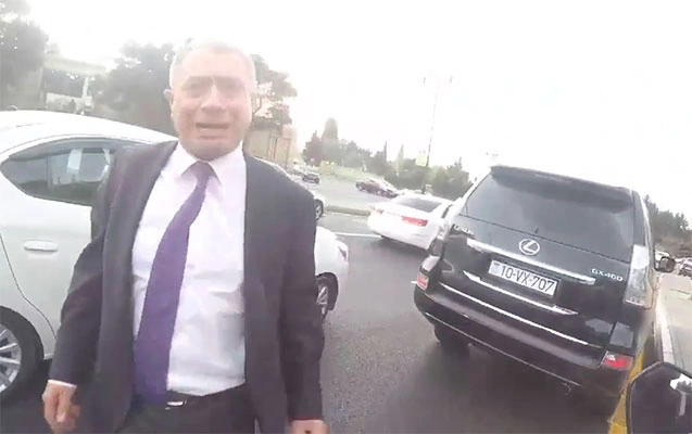 Motosikletçi ilə dalaşan Sultan Dadaşov vəfat edib - VİDEO