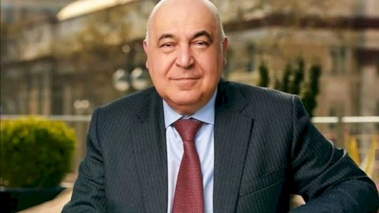 Xalq yazıçısı Xalq artistinə qahmar çıxdı: “Şəxsi işidir”