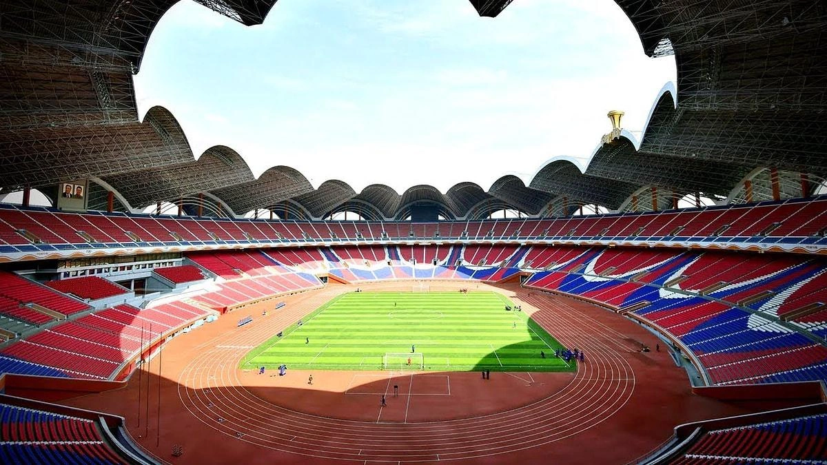 Bu stadionda niyə futbol oynanılmır?