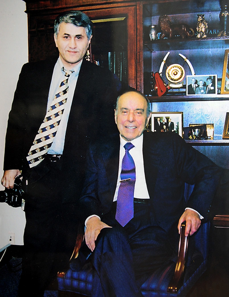 “Heydər Əliyev yanımda Ramiz Mehdiyevə zəng edib dedi ki...” –  Prezidentin fotoqrafı