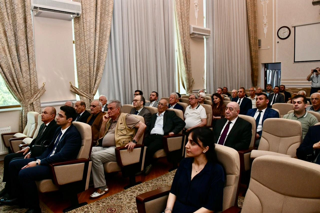Akif Əlizadə 50 ildir rəhbərlik etdiyi kollektivlə belə vidalaşdı -   FOTOLAR