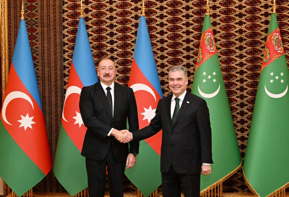 İlham Əliyev Qurbanqulu Berdiməhəmmədova zəng edib