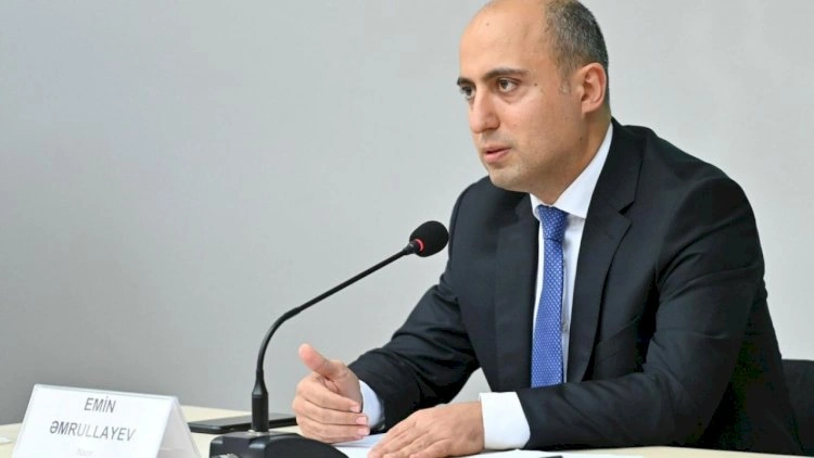 “Birinci sinif kitablarım indiki dərsliklərdən daha ağır idi” - Emin Əmrullayev