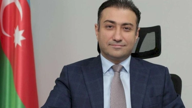 Anar Bayramov daha bir xəstəxana direktorunu yola salır - FOTO