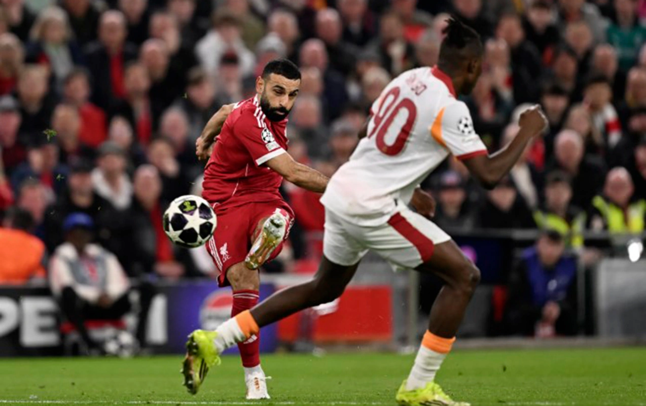 “Qalatasaray”ın qapısına 32 zərbə vurdular