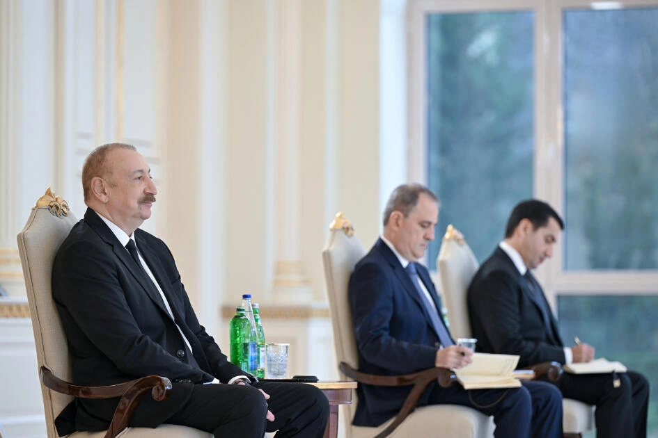Prezident Yunanıstanın ölkəmizdə yeni təyin olunmuş səfirinin etimadnaməsini qəbul edib