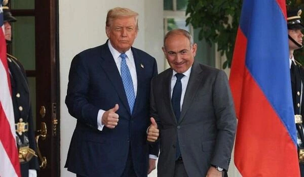Tramp Paşinyana hədiyyə göndərdi