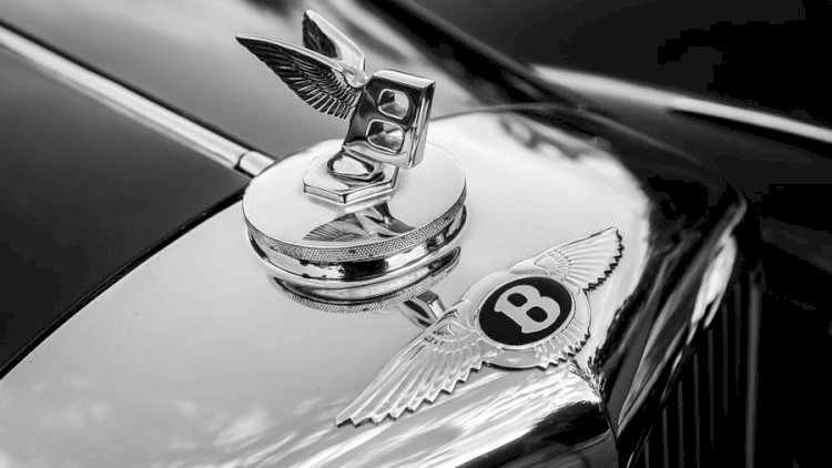 “Bentley” ilkə imza atdı - FOTO