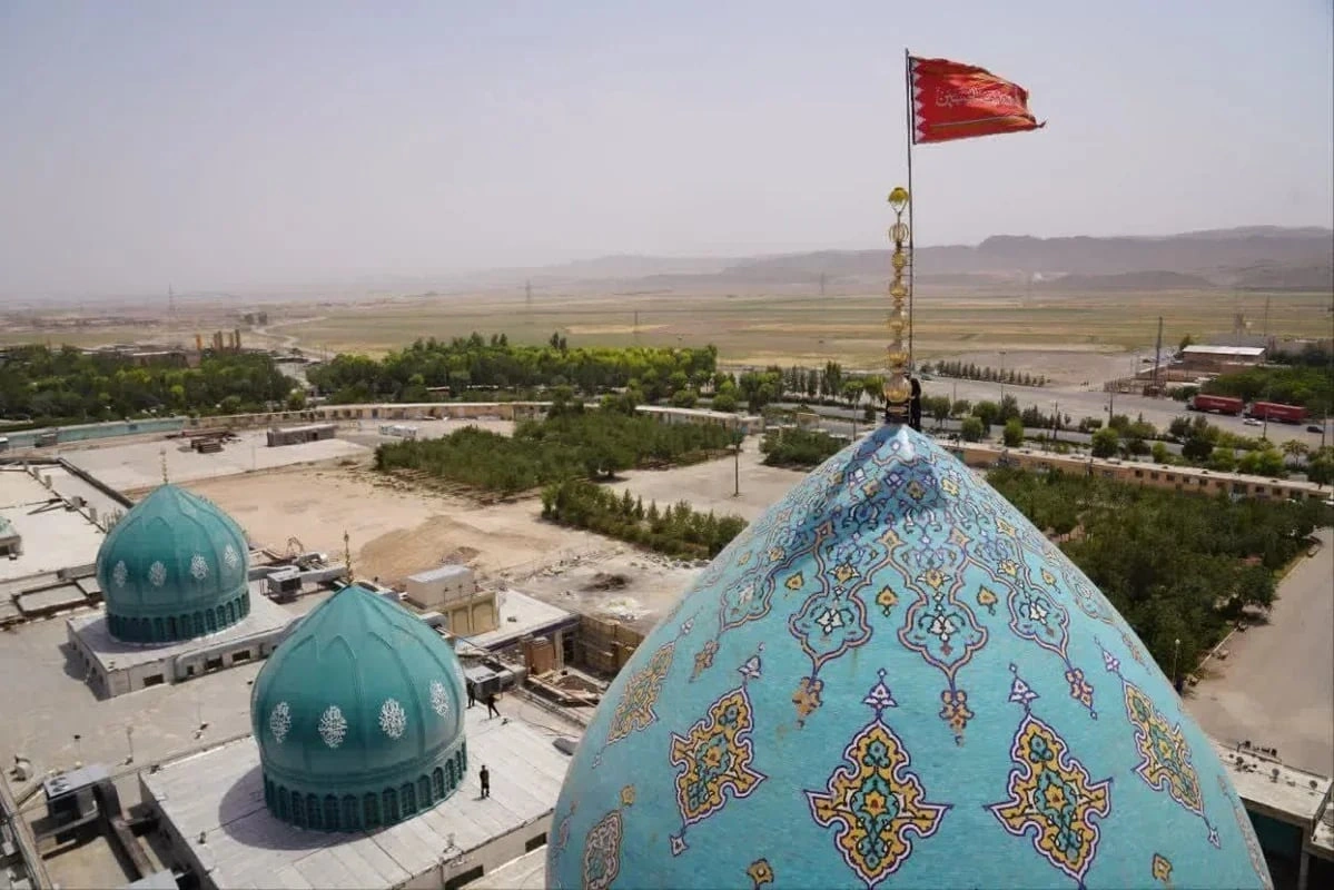 İranın qırmızı bayrağı nəyi simvolizə edir?