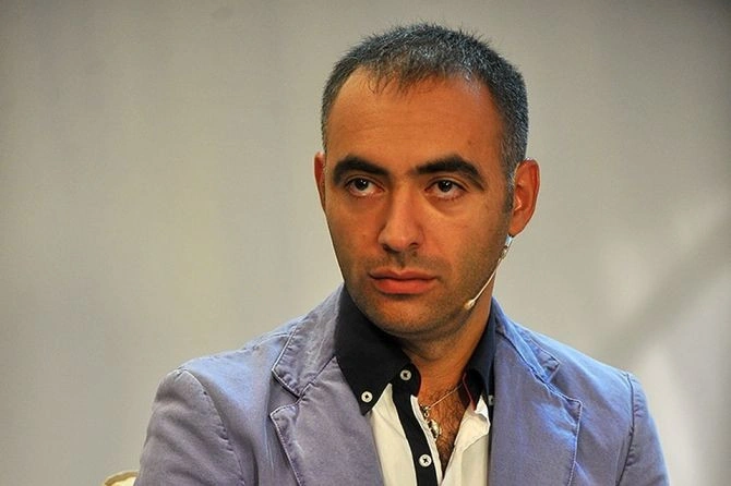 Ekstrasens Zirəddin Rzayev itinə şeir yazdı - FOTO
