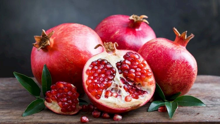 Nar yeyəndə bədəndə nələr baş verir?