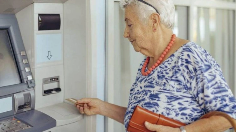 Azərbaycanda pensiyaçıların sayı azalır - SƏBƏB
