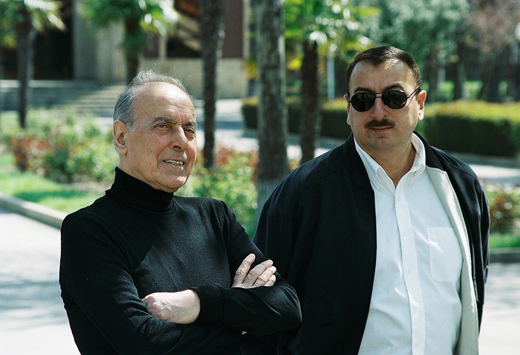 “Heydər Əliyev yanımda Ramiz Mehdiyevə zəng edib dedi ki...” –  Prezidentin fotoqrafı