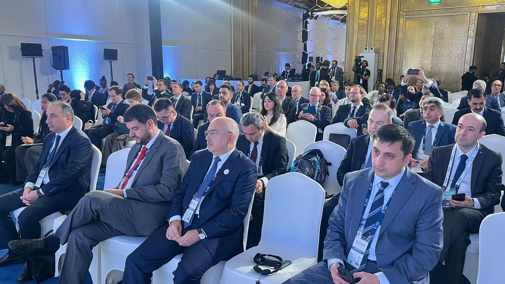 Hikmət Hacıyev və Armen Qriqoryan Qətərdə panel müzakirəsində iştirak etdi