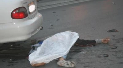 Göygöldə avtomobil piyadanı vuraraq öldürdü