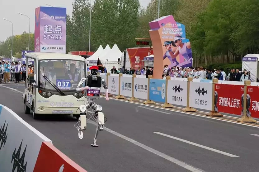 Yarımmarofonda rekord: Robotlar insanları geridə qoydu - FOTO