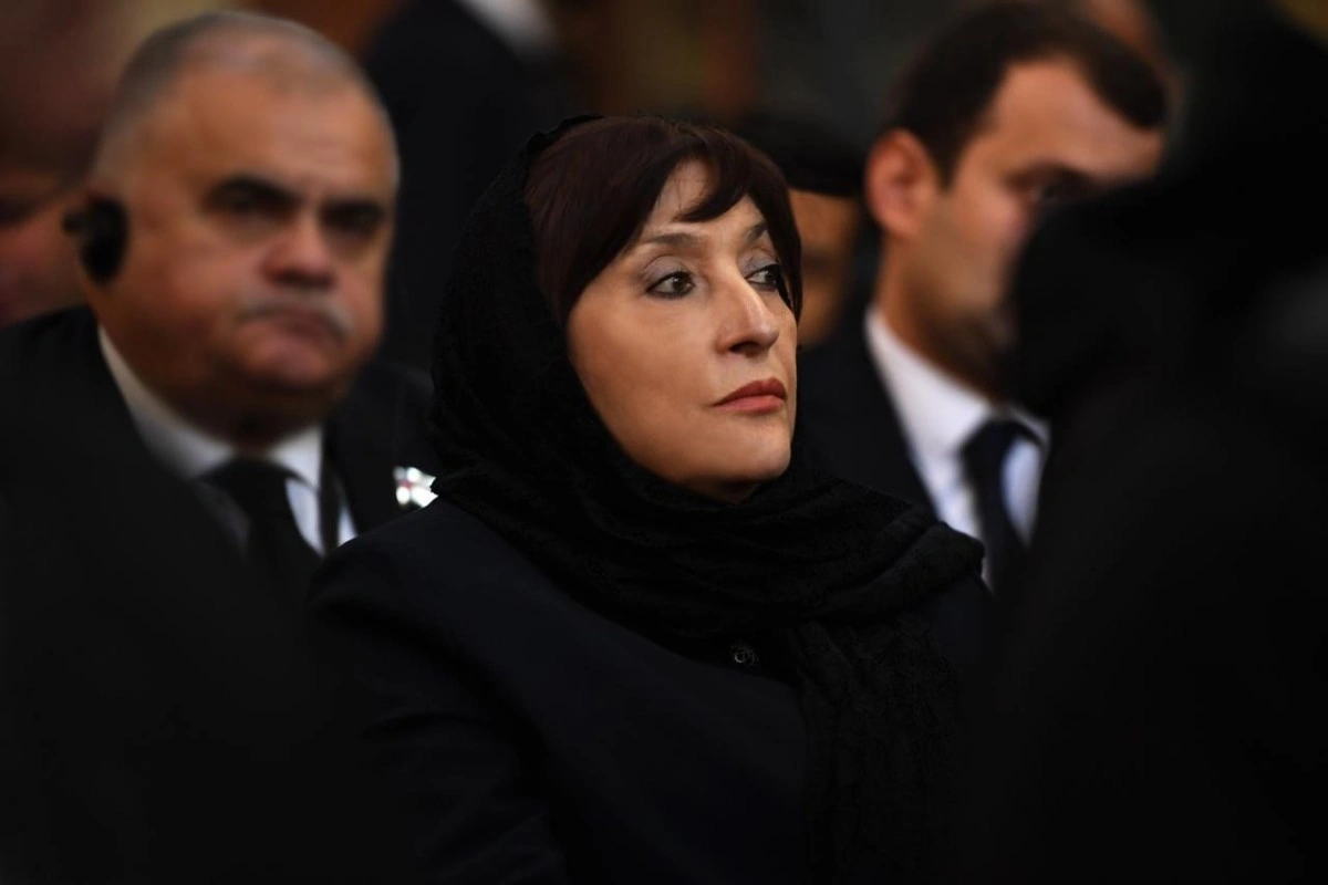 II İlya dəfn olunub, mərasimdə Sahibə Qafarova da iştirak edib - FOTO