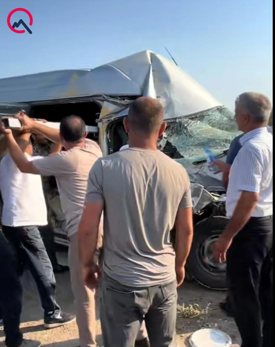 Salyanda yük maşınları toqquşdu - Sürücü maşında sıxıldı