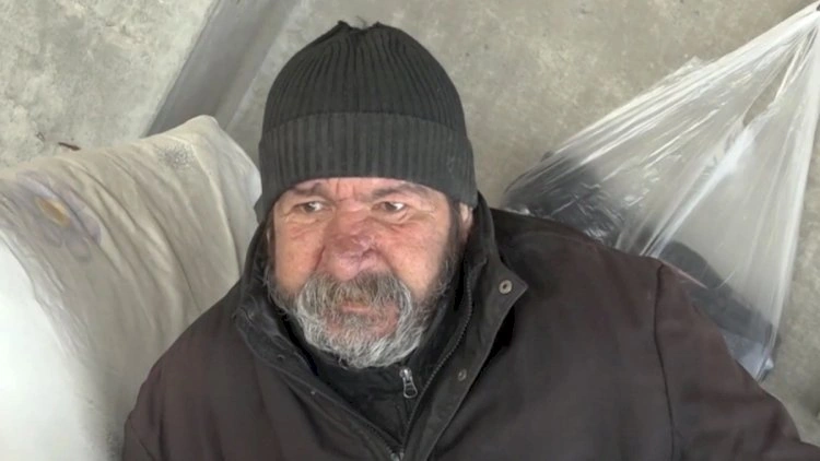 Tikintidə yatan 65 yaşlı şəxs: “Övladlarımı biabır etmək istəmirəm“
