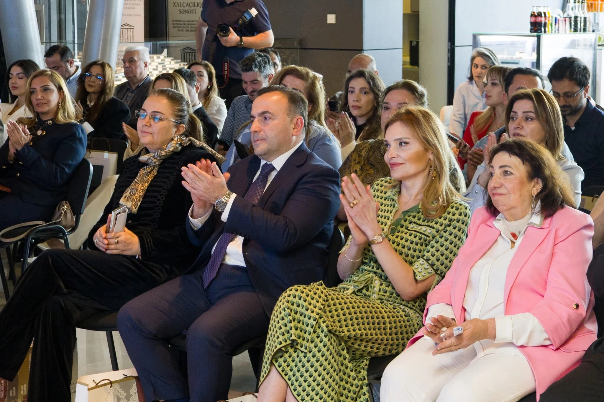 Azərbaycan xalçaçılıq sənətinə dair 3 cildlik nəşr toplusu təqdim olundu - FOTOLAR