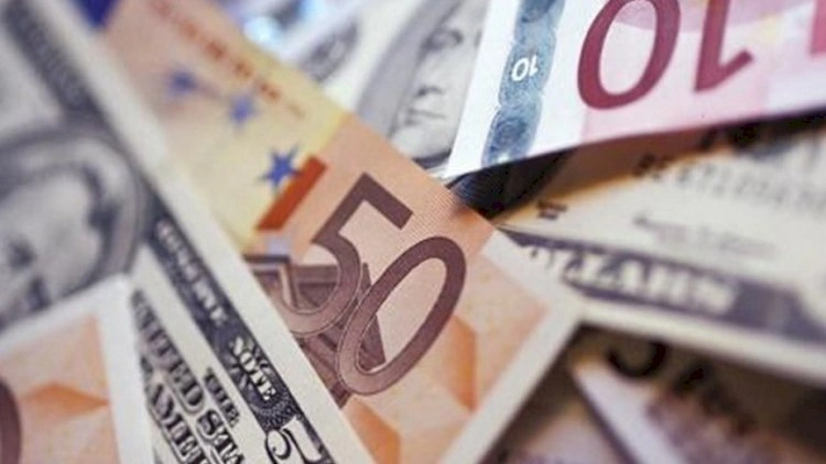 Dollar və avro satanlar alanlardan çox olub - AMB