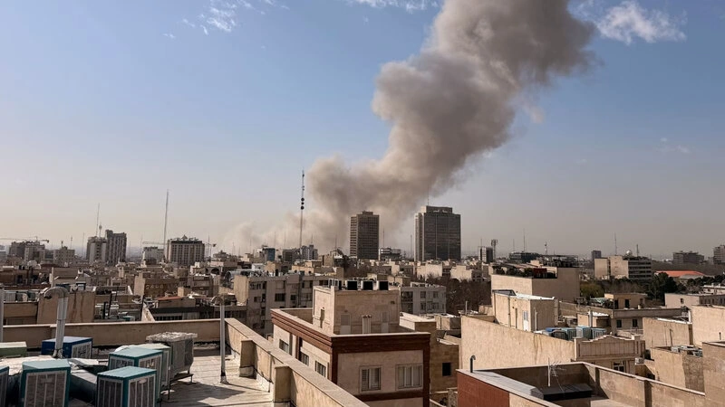 İranda son vəziyyət: Tehran bombardman olunur