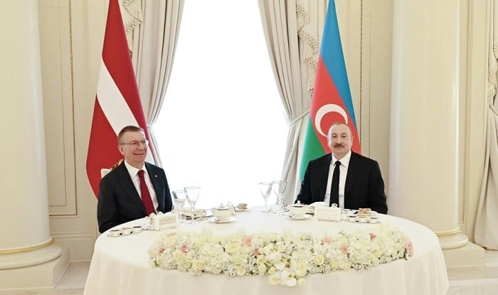 Latviya prezidentinin şərəfinə rəsmi lanç verildi