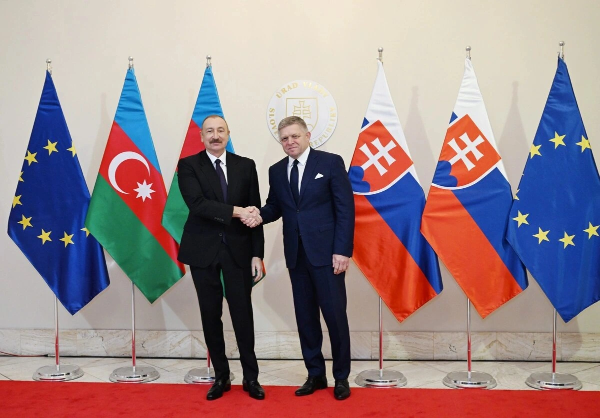 İlham Əliyev Slovakiyanın Baş naziri ilə təkbətək görüşdü