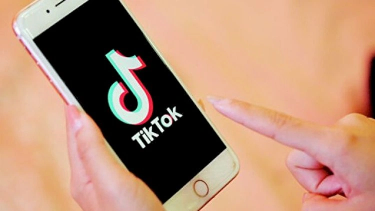 “TikTok”da saxta qadın profili açıb kişiləri şantaj etdi
