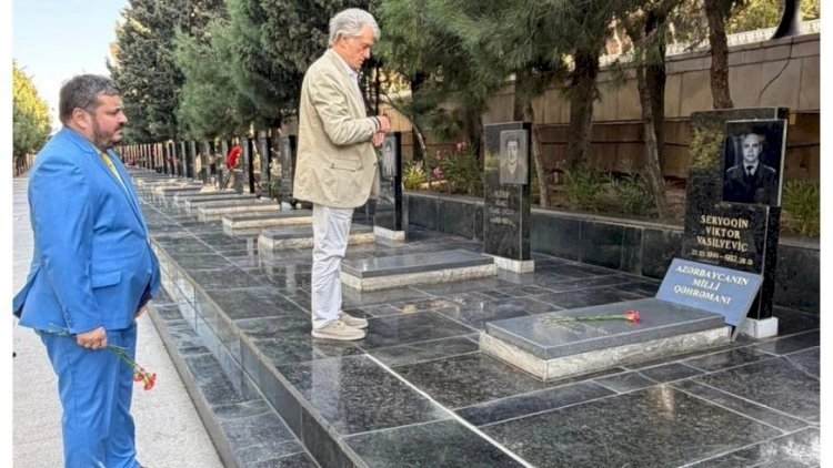 Ukraynanın sabiq prezidenti Şəhidlər xiyabanını ziyarət etdi