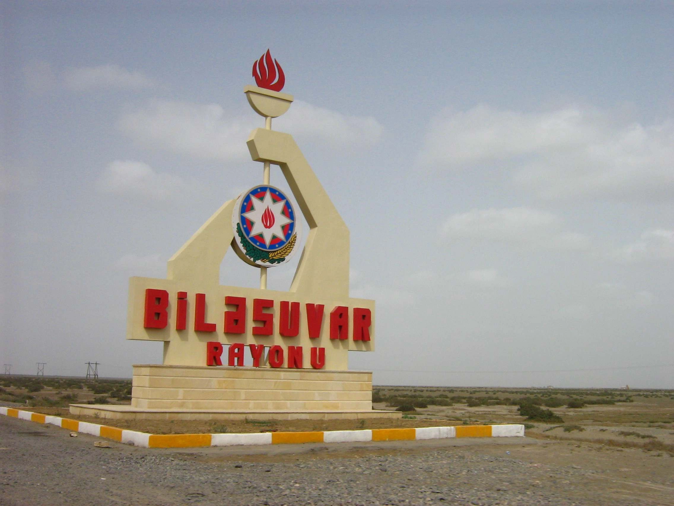 Biləsuvarda ana yemək üstündə qızını vəhşicəsinə döydü