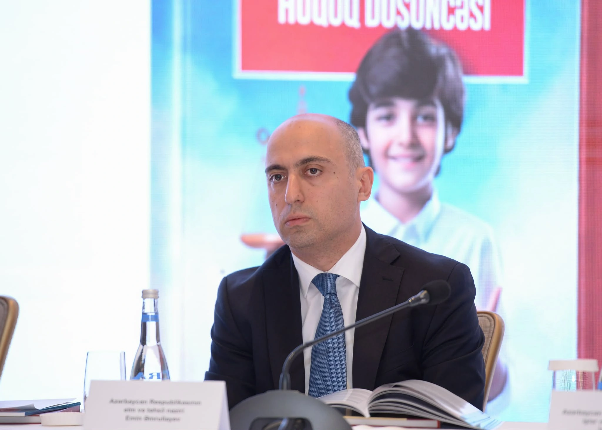 Uşaqları sosial mediadan uzaqlaşdırmaq mümkün olmayacaq - Emin Əmrullayev
