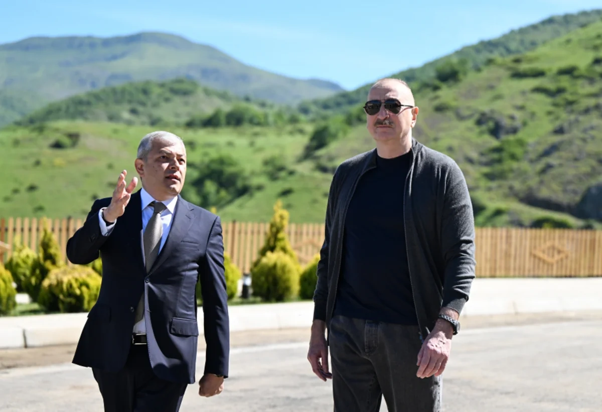 İlham Əliyev Şuşanın Böyük Qaladərəsi kəndində sakinlərlə görüşdü - FOTOLAR