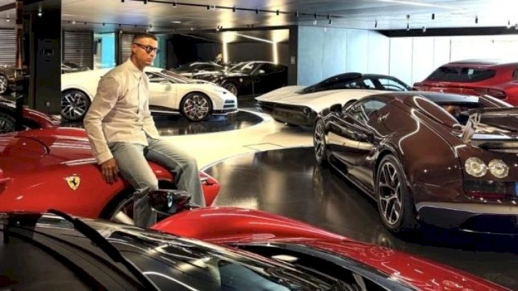 Ronaldo kolleksiyasının fotolarını paylaşdı