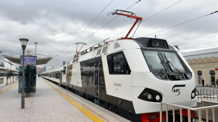 Bakıdan Tbilisiyə gedəcək qatar   - FOTOLAR