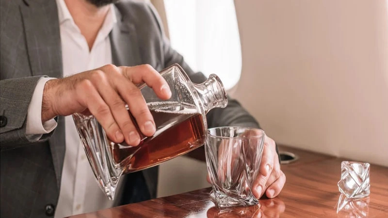 Uçuş zamanı alkoqol qəbulu: Sağlamlıq üçün təhlükəlidir