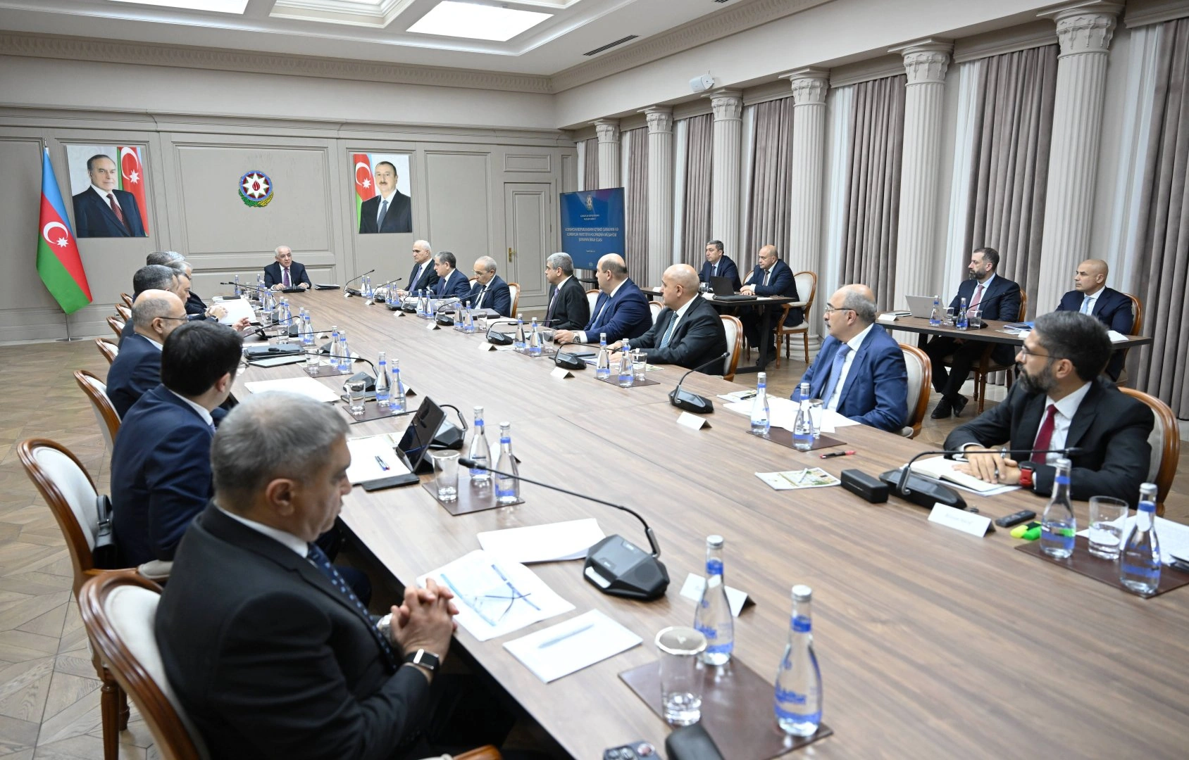Əli Əsədovun sədrliyi ilə iclas keçirildi: Tapşırıqlar verildi