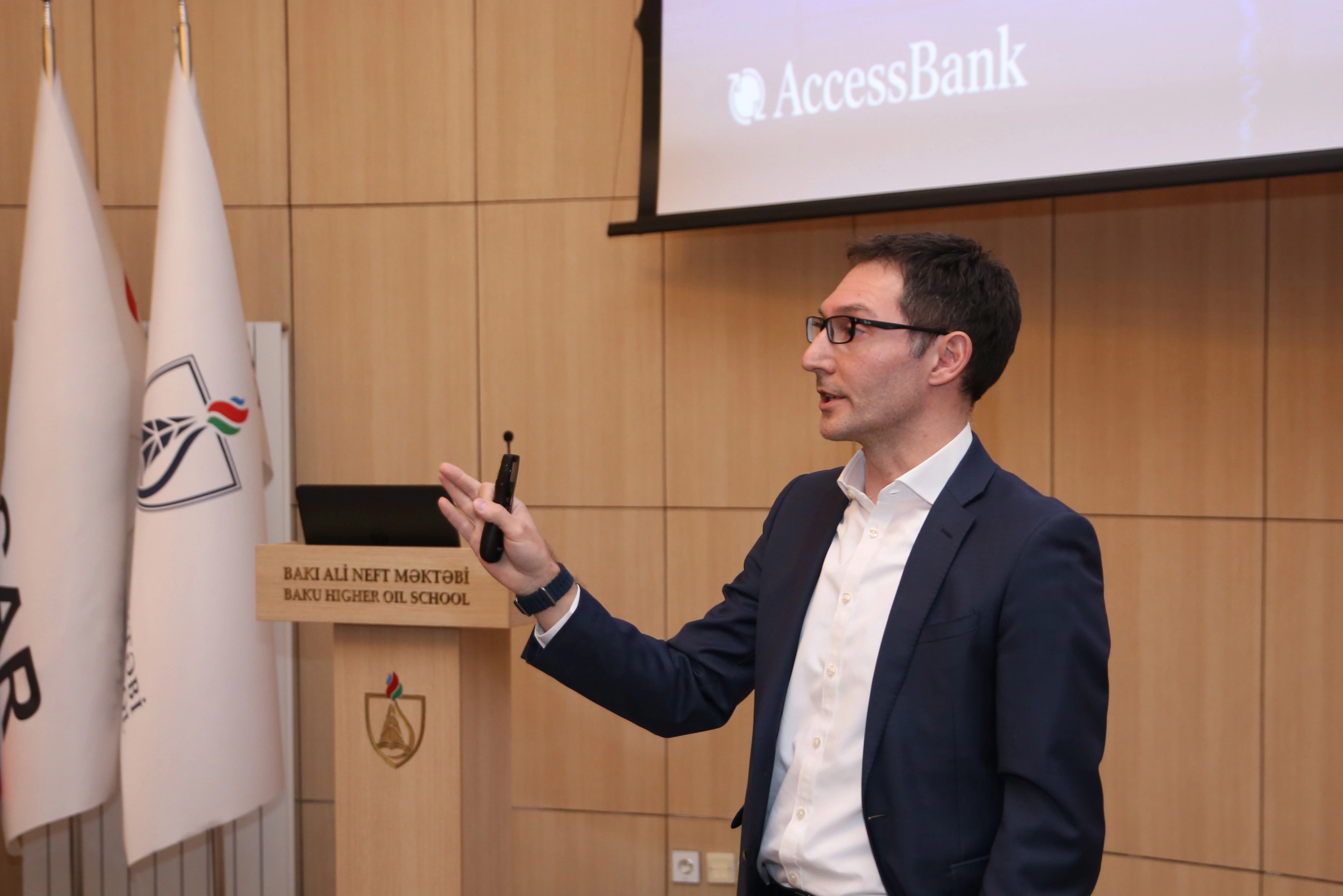 AccessBank Gənclər Gününü Bakı Ali Neft Məktəbinin tələbələri ilə birlikdə qeyd etdi