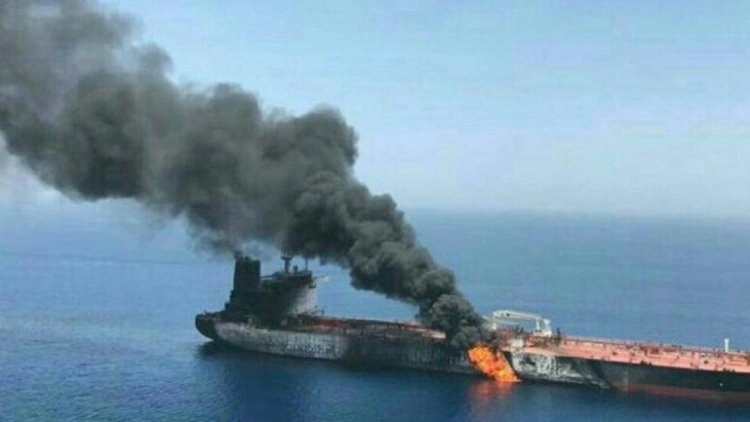 Hörmüz boğazında tanker vuruldu