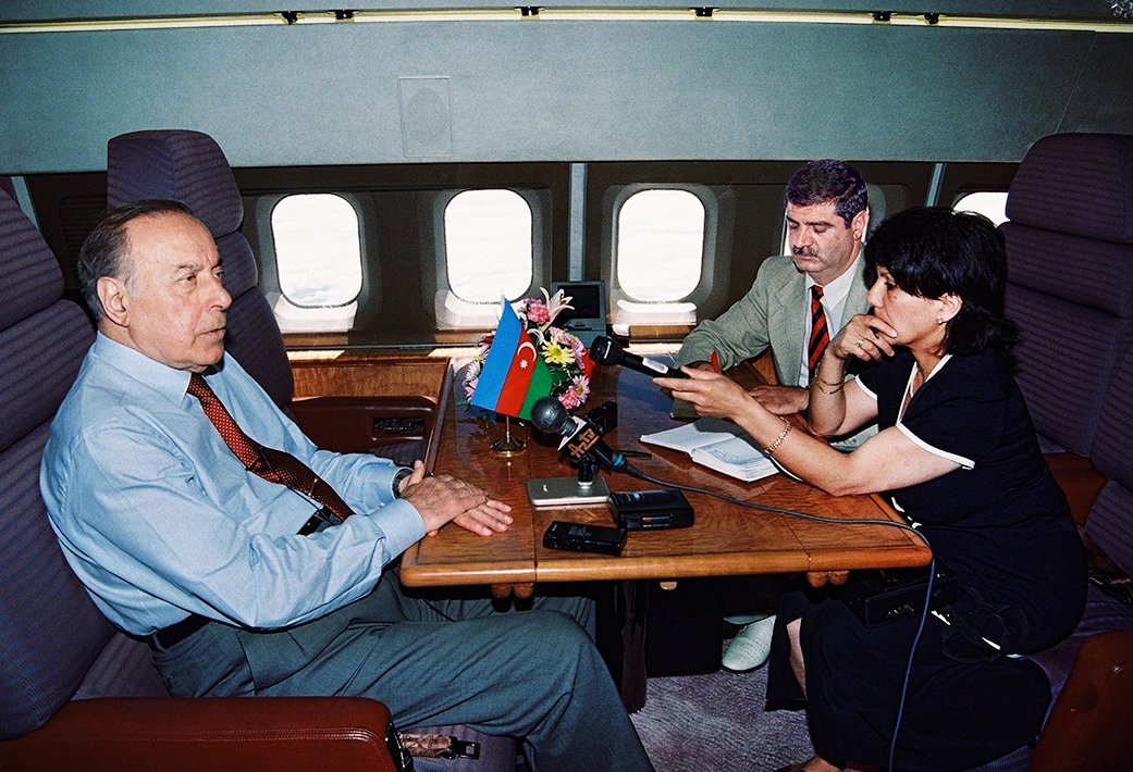 “Heydər Əliyev yanımda Ramiz Mehdiyevə zəng edib dedi ki...” –  Prezidentin fotoqrafı