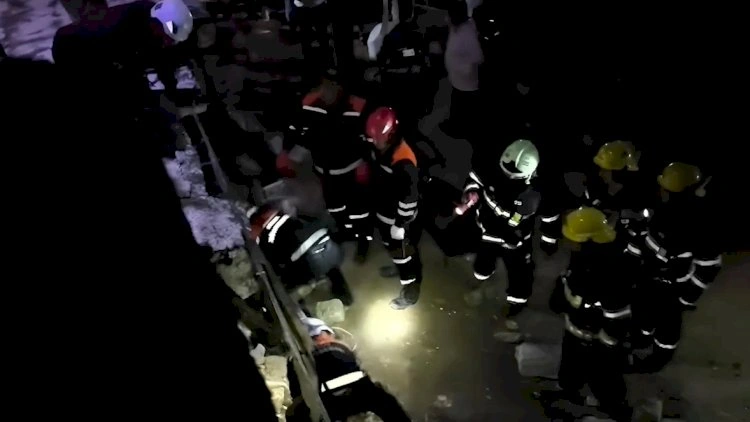 Bakıda dəhşətli hadisə: Qadın dağıntılar altında qaldı - VİDEO