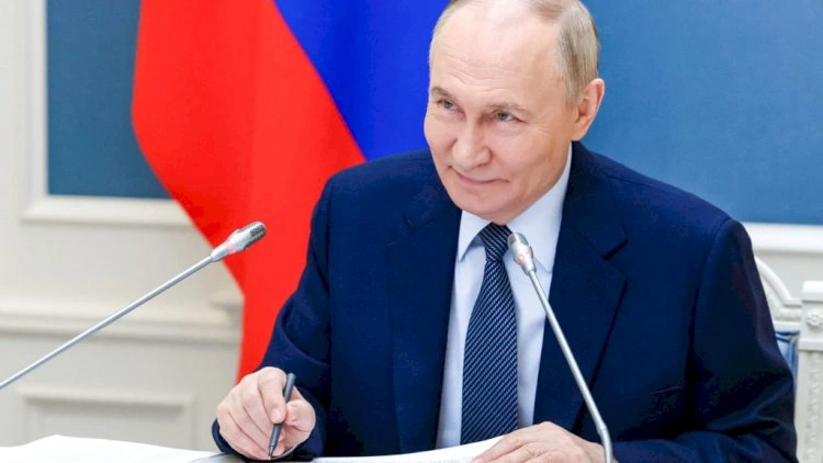 Putin muzdlu əsgərlərə dair qanunu təsdiqlədi